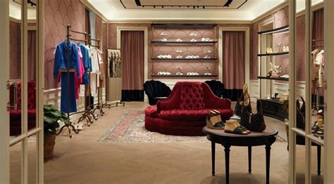 gucci napoli tarocco|Gucci reopens in Naples in Via dei Mille: an elegant and refined 3 .